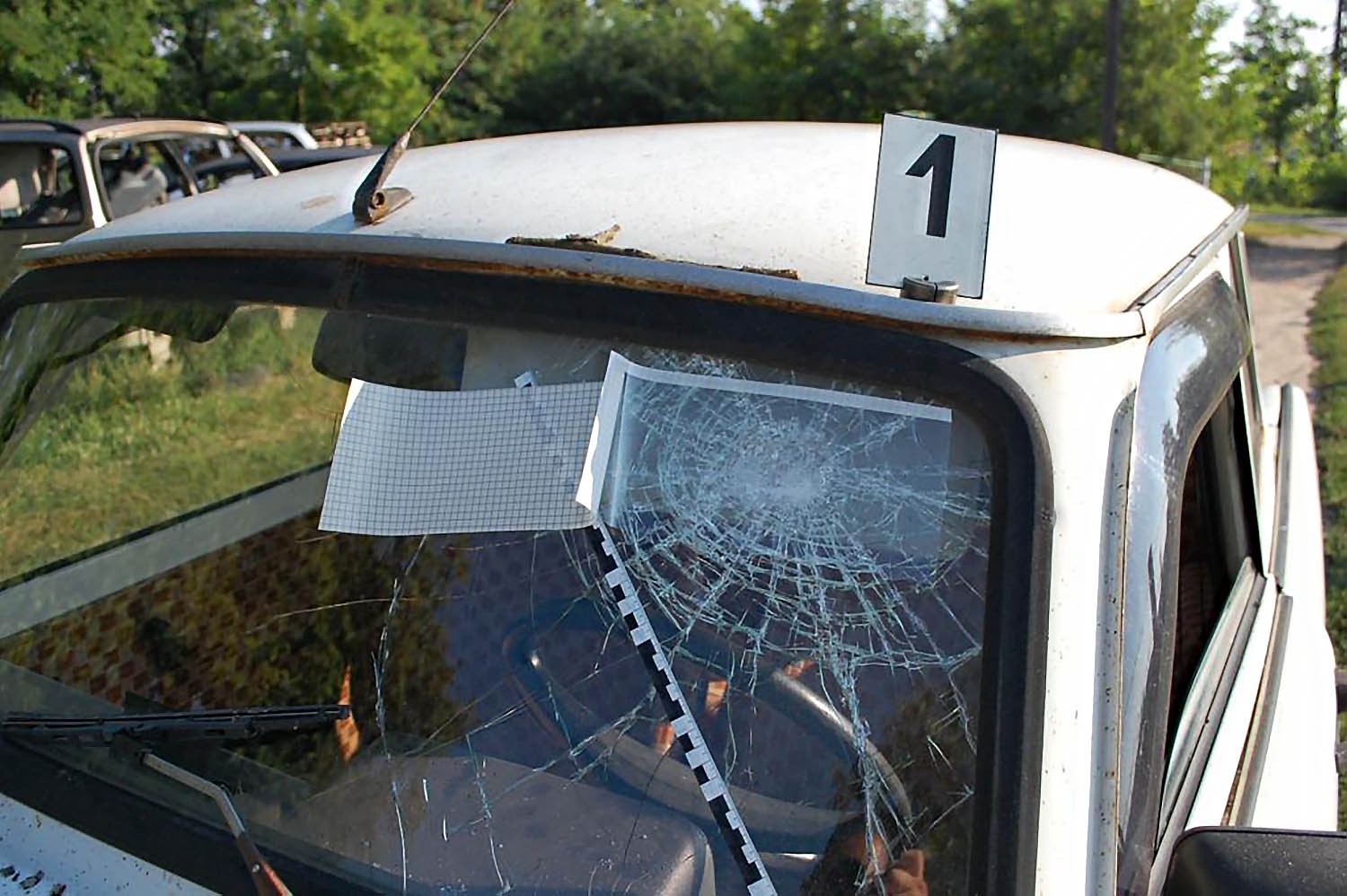 Kunvér - Kiskunfélegyházán baltával tatarozták meg a trabantot
