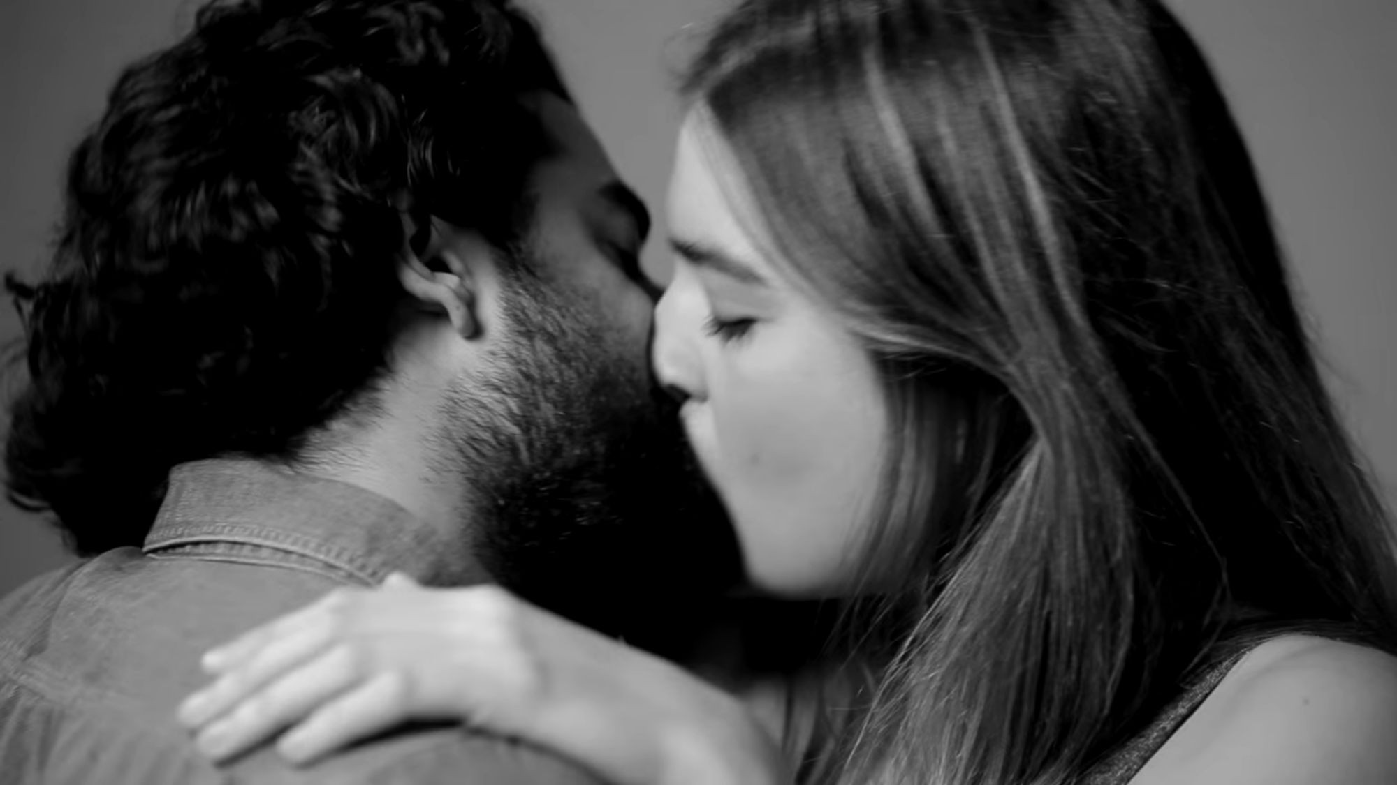 Százezres nézettségű a teljesen ismeretlenek Első Csók vidója a youtubeon