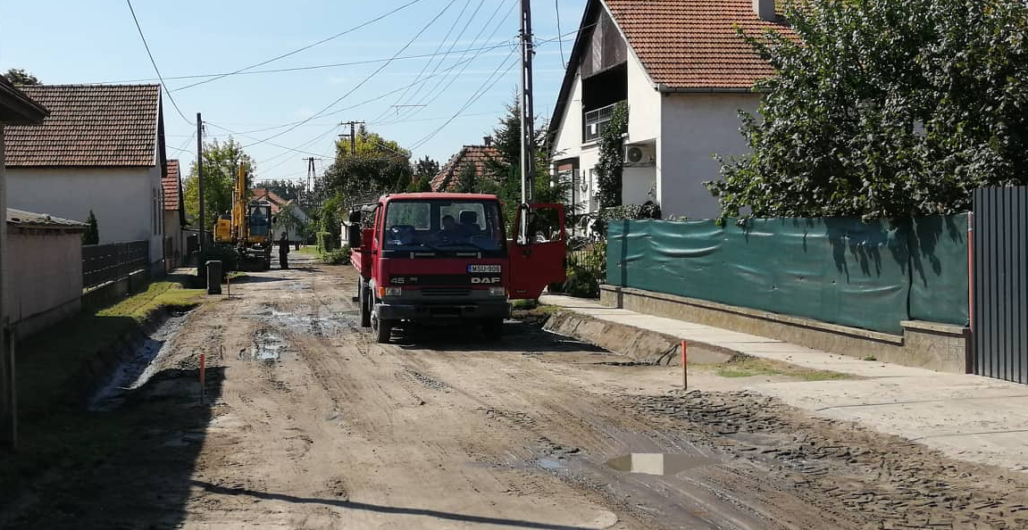 Megkezdődött Lakitelken a Bocskai utca aszfaltozási munkálatainak előkészítése