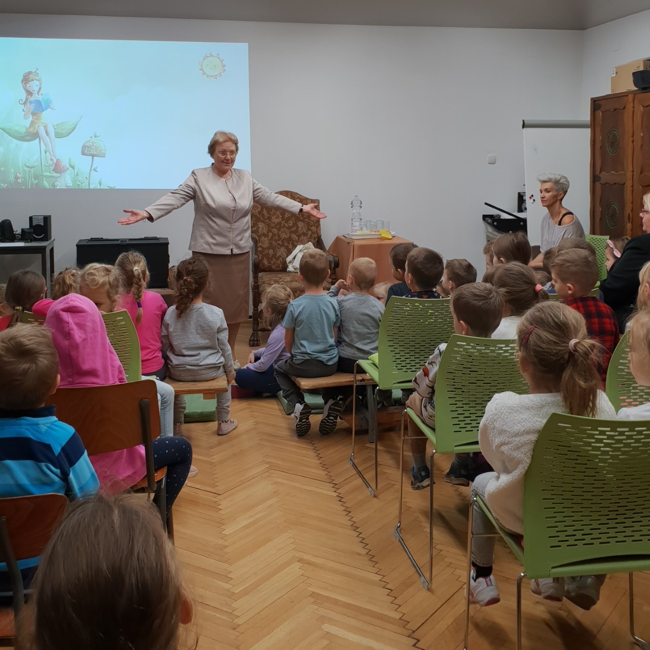 A magyar népmese napja - Állatmeséket olvasnak Kecskeméten a gyermekeknek