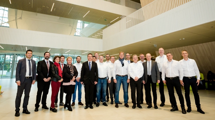 A Mercedes gyár vezetői tettek látogatást a Neumann János Egyetemen