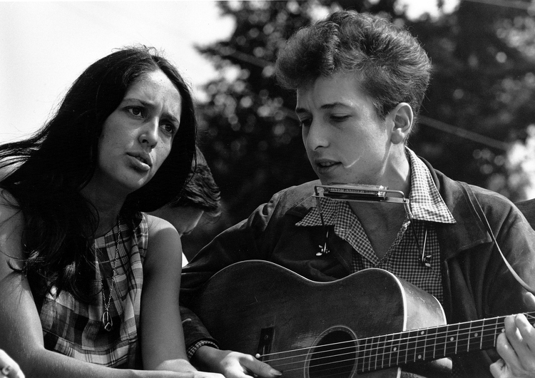 Az óriási igény miatt meghosszabbítják a Bob Dylan kiállítást