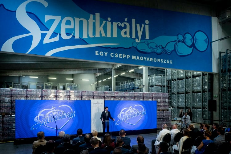 Átadták a Szentkirályi Magyarország Kft. új PET-palackozó gyártósorát
