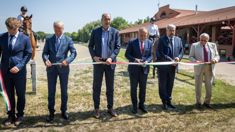 Kecskeméten működik Magyar Testnevelési és Sporttudományi Egyetem Nemzeti Lovaskultúra Oktatási és Képzési Központja