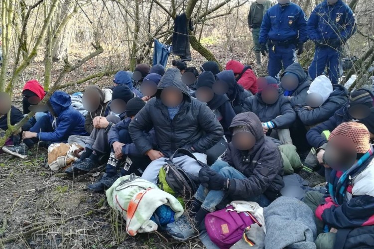 Illegális migránsokat fogtak el Baranyában