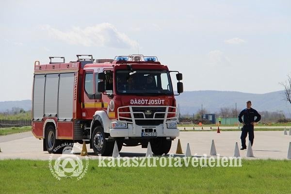 Pécsi tűzoltók az ország legjobb tűzoltó gépjárművezetői között