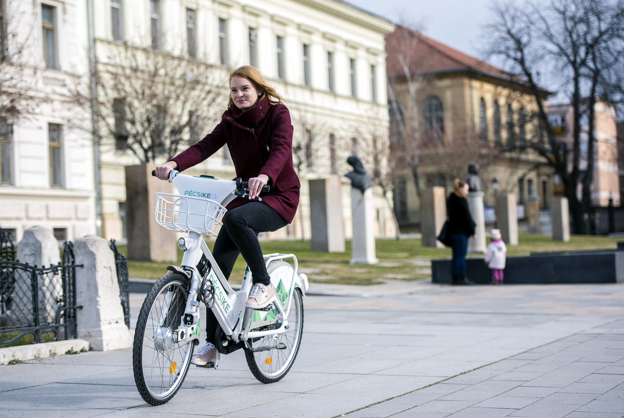 Indul a pécsi közösségi kerékpármegosztó rendszer, a PécsiKe