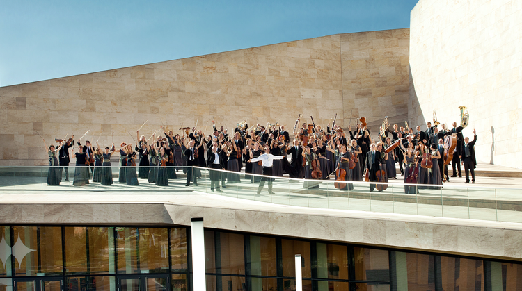 A Pannon Filharmonikusok zenekar is csatlakozik az Adakozó kedd nevű nemzetközi kezdeményezéshez