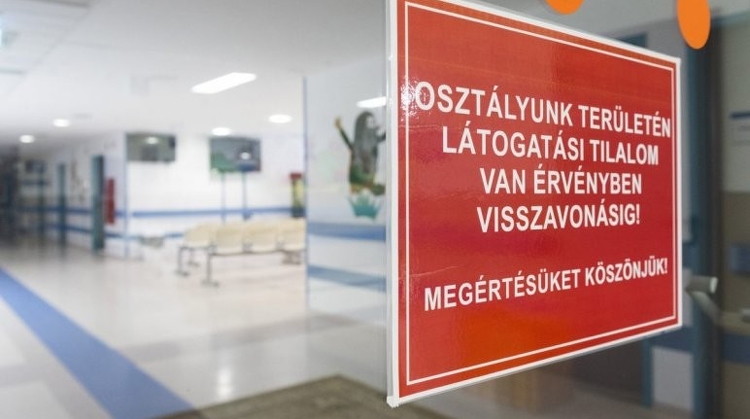 Országszerte több kórházban rendeltek el látogatási tilalmat