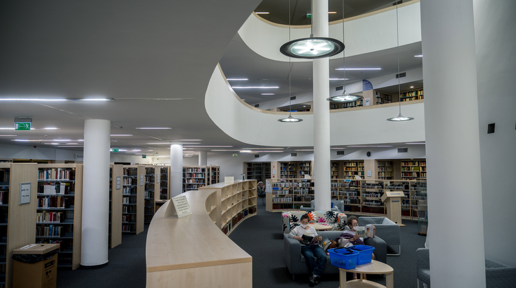 Újra fogadják a könyvtárak az olvasókat a pécsi Tudásközpontban 