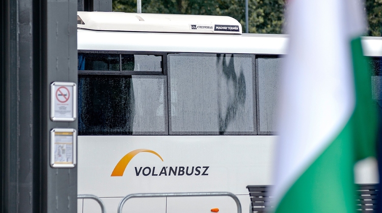 Volánbusz: az állomásokon is ellenőrzik a maszkviselési kötelezettség betartását