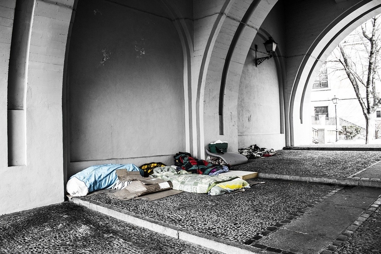 Segít a hajléktalanokon a Magyar Máltai Szeretetszolgálat