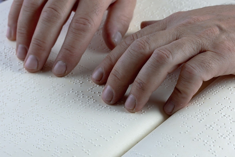 Braille-írás világnapja - A PTE szerint fontosak az időben elkezdett szemészeti vizsgálatok