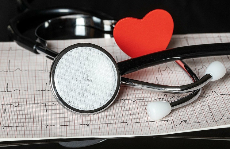 Szívbetegek kezelését segítő eszközökkel gazdagodik a pécsi klinikai központ