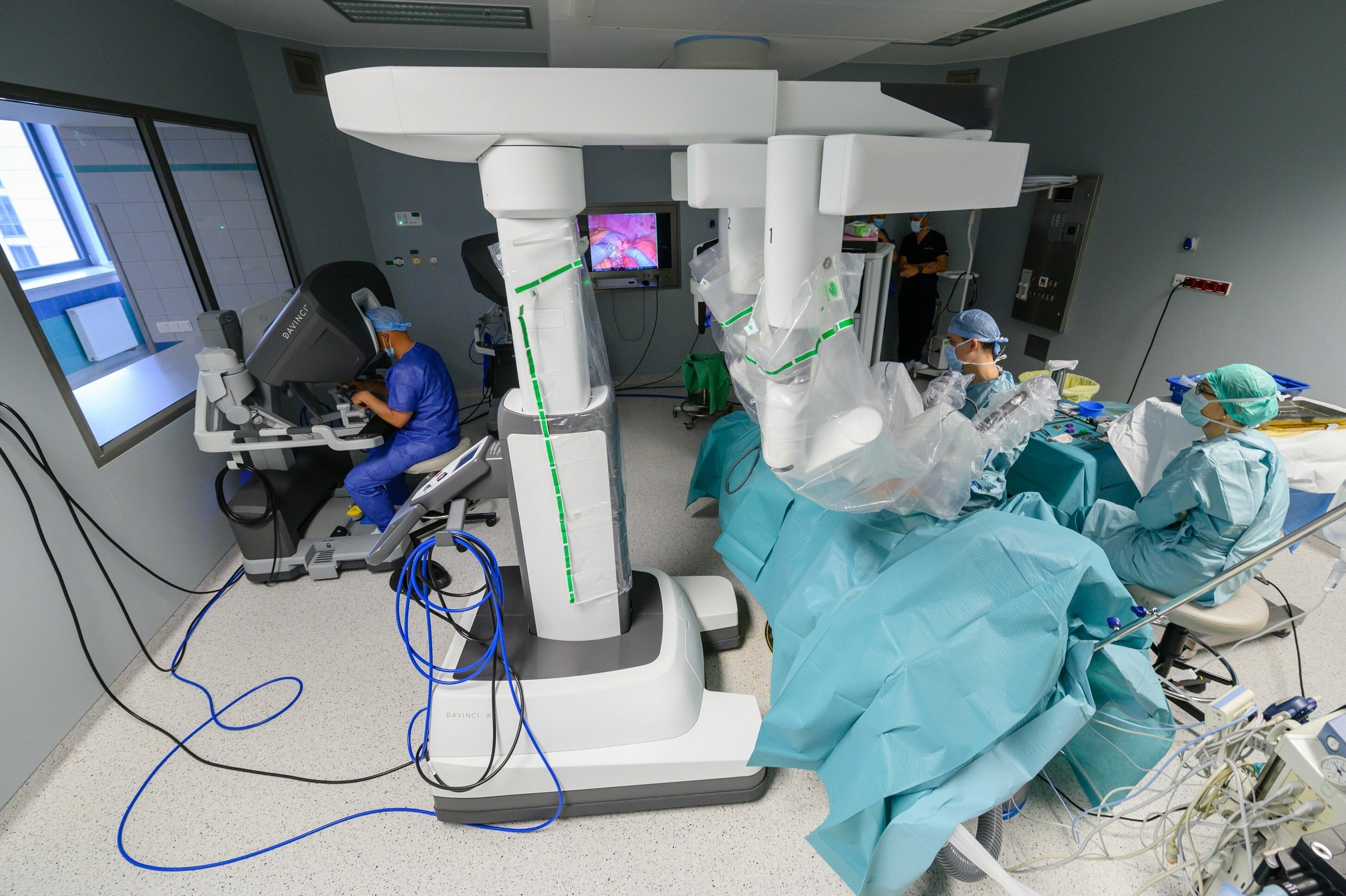 Sebészeti robottal műtenek a pécsi klinikán