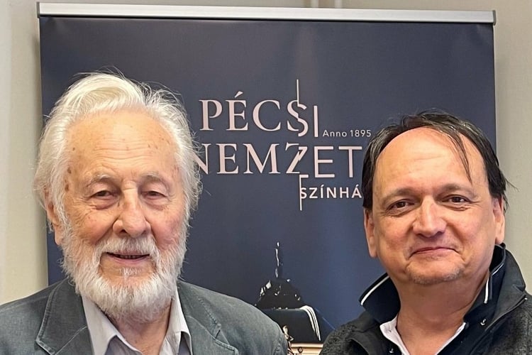 Megtisztelő látogatás a Rokonok előadásán.