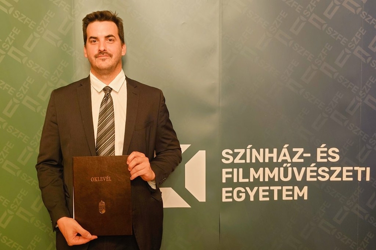 Befejezte tanulmányait a Pécsi Nemzeti Színház színésze