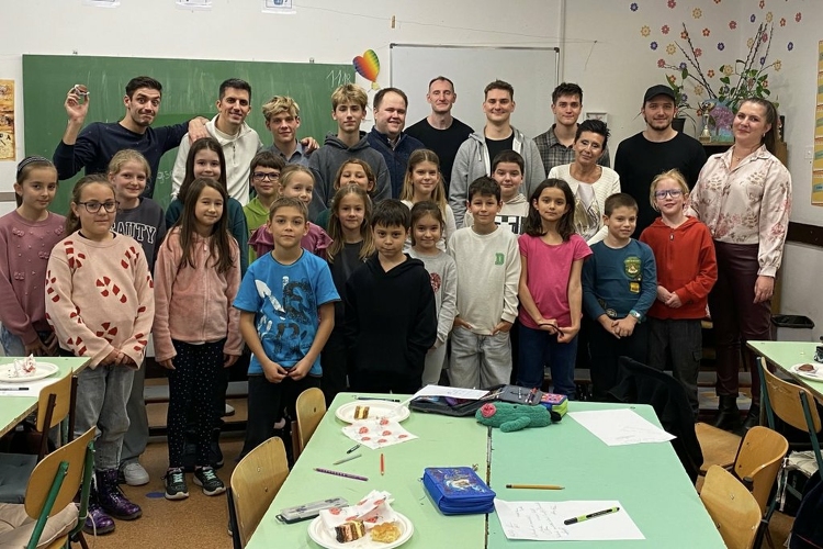 A Pál utcai fiúk szereplői lepték meg a pécsi általános iskolásokat