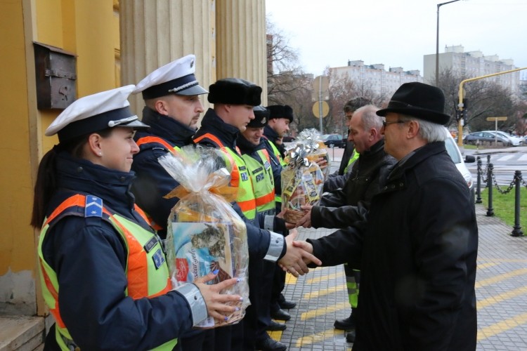 Közeledési rendőröket jutalmaztak Székesfehérváron