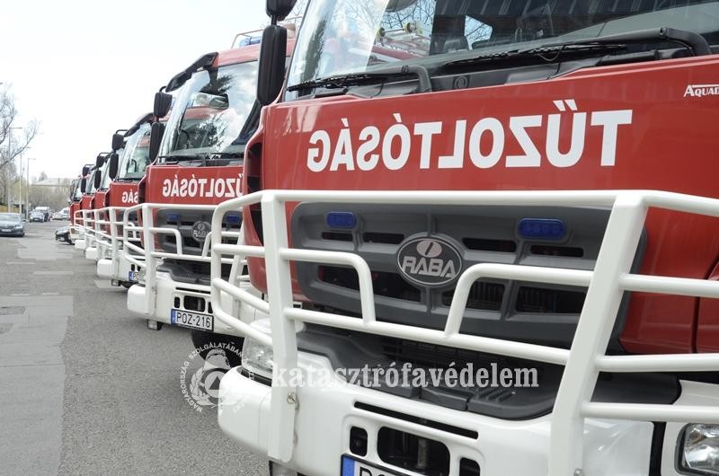 Új tűzoltóautó érkezett Székesfehérvárra és Martonvásárba