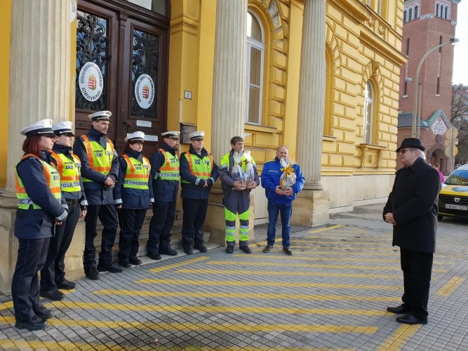 A Magyar Autóklub Fejér megyei rendőröket díjazott