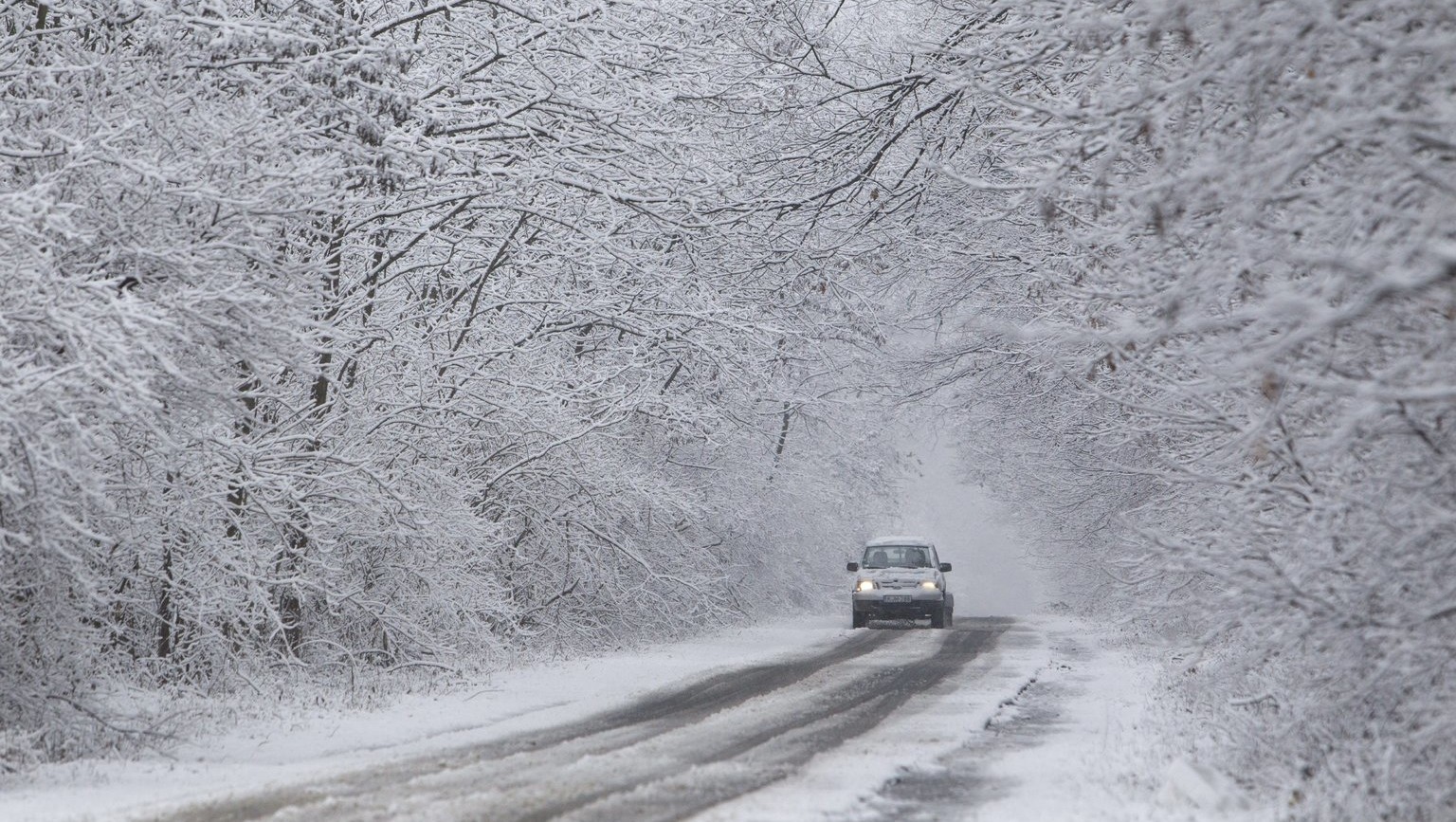 Fejér megyében is télies útviszonyok nehezítik a közlekedést