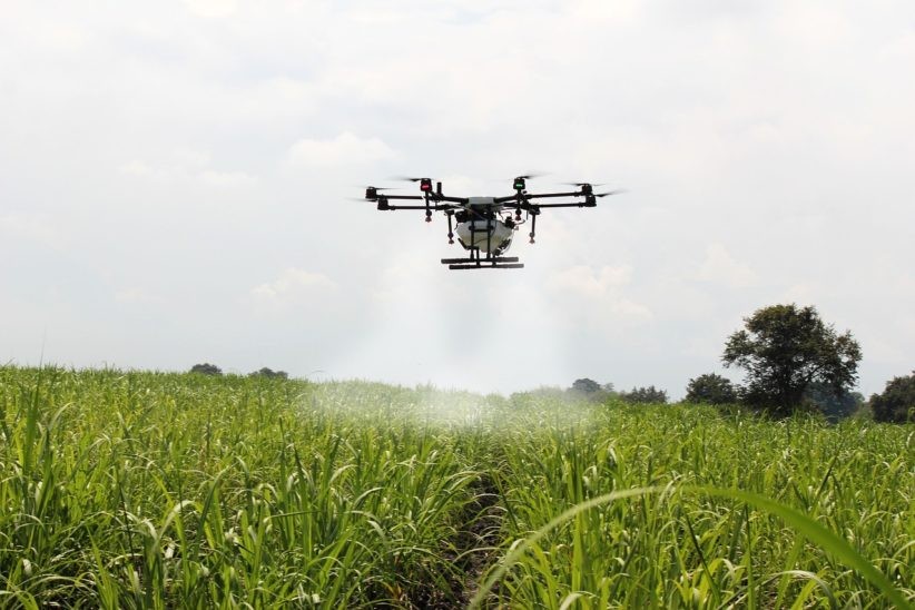 A drónos permetezés szabálymódosítását fogja kezdeményezni az agrárkamara