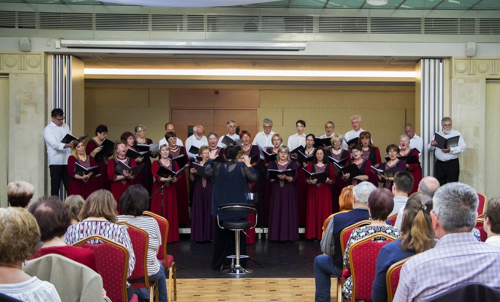 Pannonhalmán és Zircen koncertezik a székesfehérvári Primavera Kórus