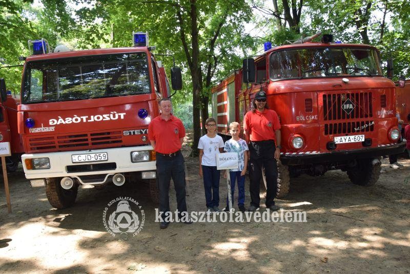 Veterán tűzoltóautók találkoztak újra Németkéren