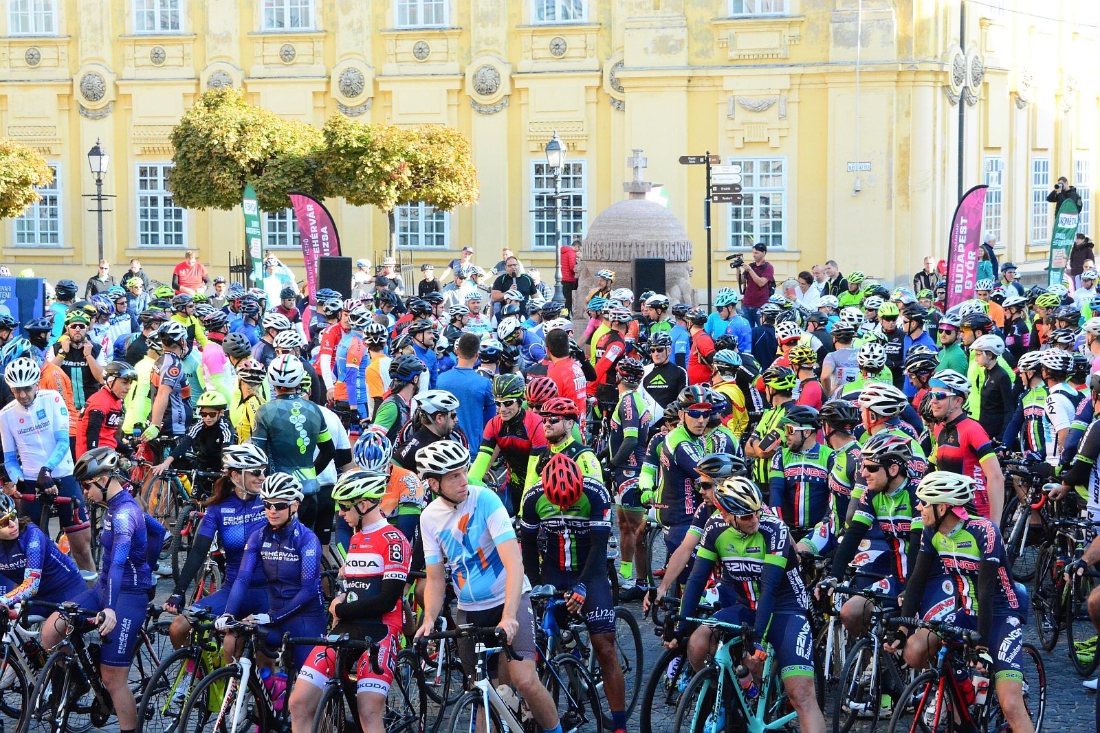 Giro d'Italia - Több mint 350-en tekertek Ivan Bassóval a székesfehérvári felvezető programon