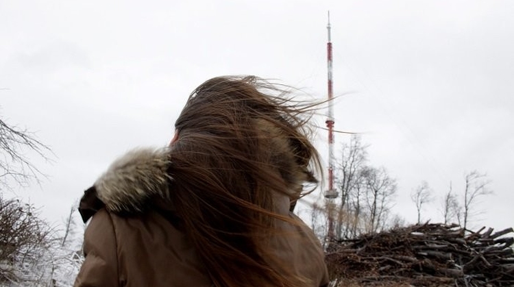 Másodfokú riasztások a Dunántúlon a viharos szél miatt