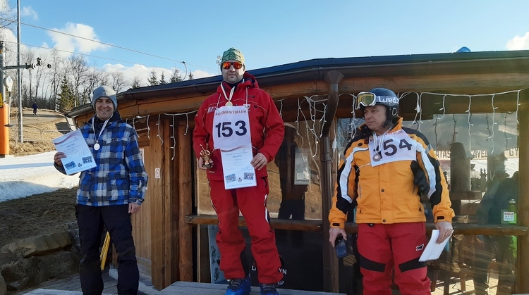 Verhetetlen snowboardban a fehérvári tűzoltó - Berta Bence megvédte címét