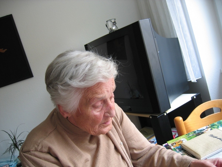 Fehérvár: az önkormányzat is segít az otthonmaradást vállaló időseknek