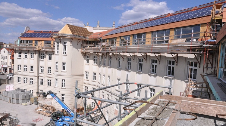 Nyáron elkészül a Püspöki Palota felújítása is - így haladnak az egyházmegye építkezései