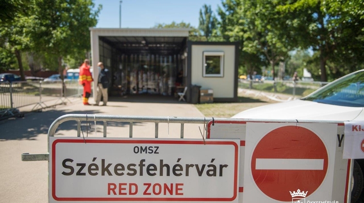 Az országban elsőként professzionális konténerekben fertőtlenítik a mentőautókat Székesfehérváron