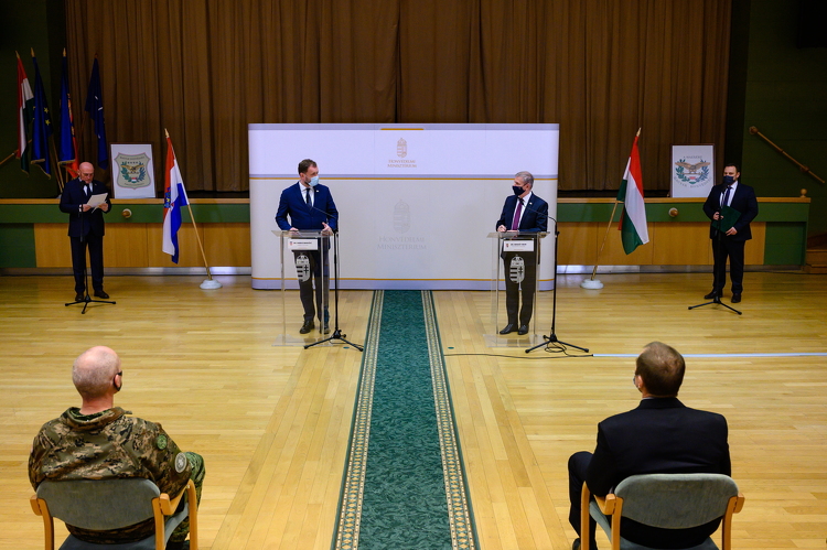 Benkő: Magyarország és Horvátország közös érdeke Közép-Európa biztonságának elősegítése