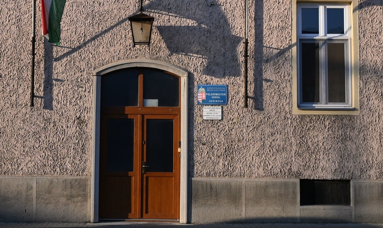 Fehérvár: április 19-ig meghosszabbították a személyes ügyfélfogadás szüneteltetését a Polgármesteri Hivatalban