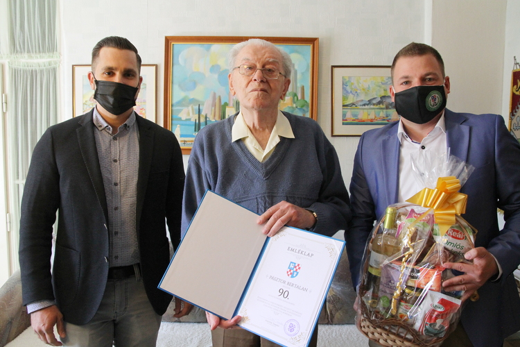 Az elmúlt egy hétben három dunaújvárosi polgár ünnepelte jubileumi születésnapját