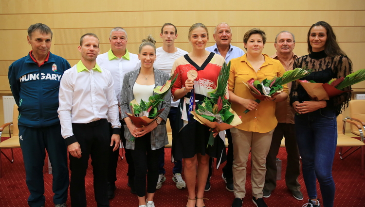 A dunaújvárosi sportolókat és edzőiket köszöntötték