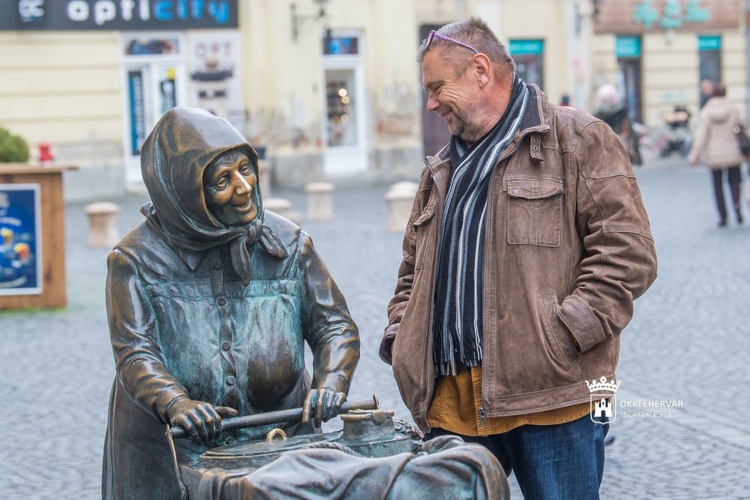 Mesélő szobrok – városismereti séta Székesfehérváron