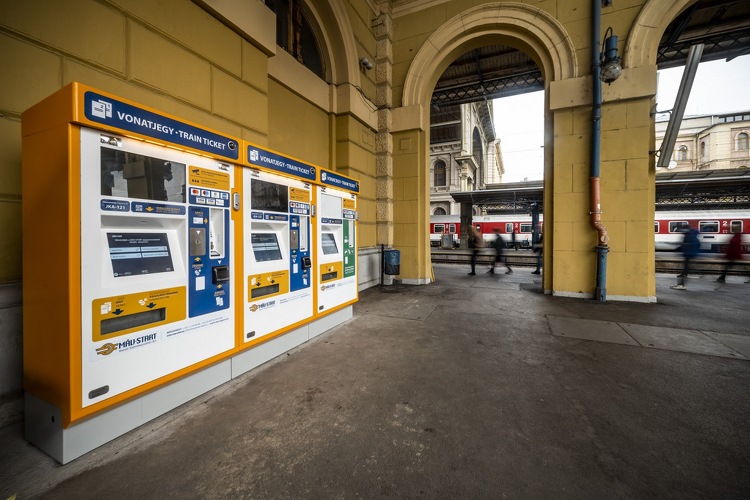24 új jegykiadó automata a Budapest-Székesfehérvár vasútvonalon