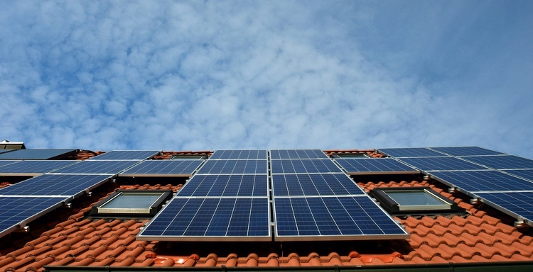 18 fehérvári iskolában lesz energetikai korszerűsítés – napelemeket kapnak