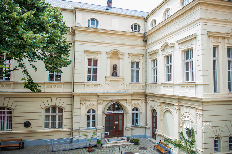 Nyári szünetet tart júliusban a székesfehérvári Szent István Művelődési Ház, csak ügyelet lesz