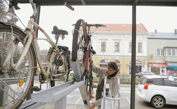 Új, fedett biciklitárolók Székesfehérváron