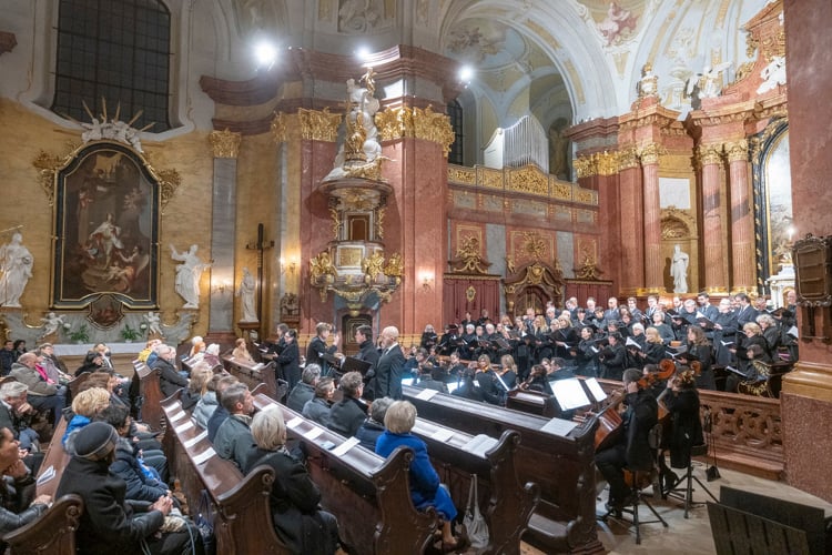 Ismét izgalmas koncerttel várta a zenebarátokat az Alba Regia Szimfonikus Zenekar