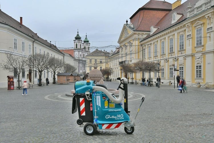 Új takarítógép segíti a munkát Székesfehérvár belvárosában