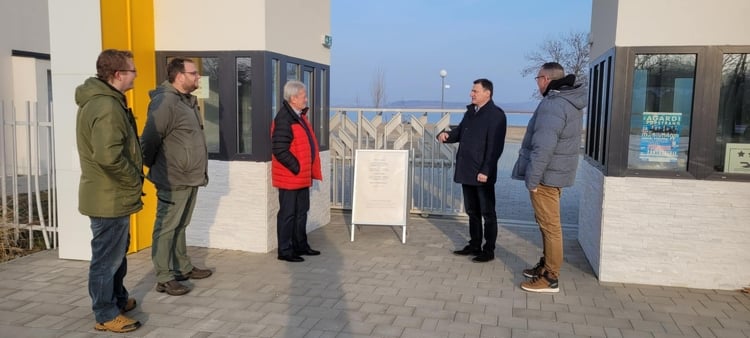 Szabad a pálya az agárdi strandon sétálni vágyóknak 