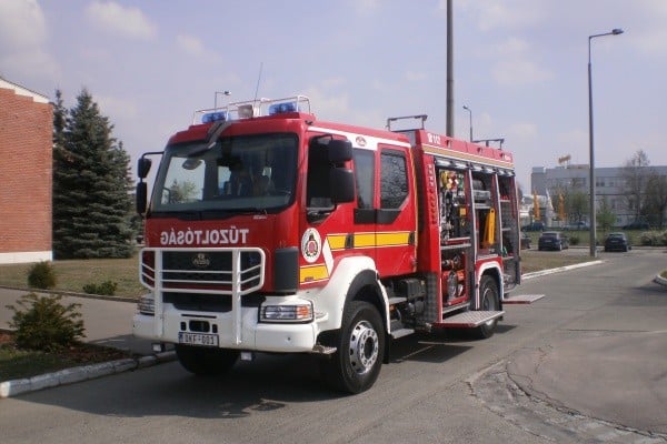 Szolnokra is megérkezett az új tűzoltóautó 