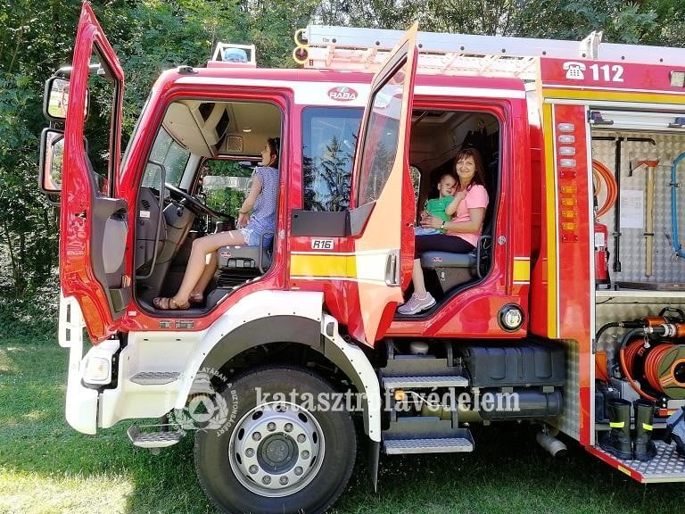 Karcagi tűzoltók tették felejthetetlenné a Magyar Vöröskereszt Családi Napját