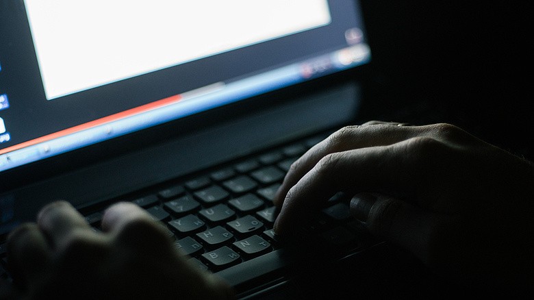 Márciusban folytatódik a „hacker-ügy” tárgyalása a Szolnoki Járásbíróságon